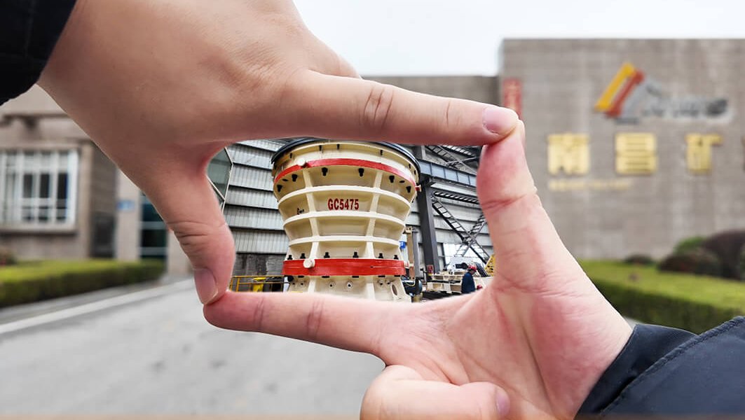 指尖光影 匠造榮光 藏在指縫里的，是中國(guó)制造的力量